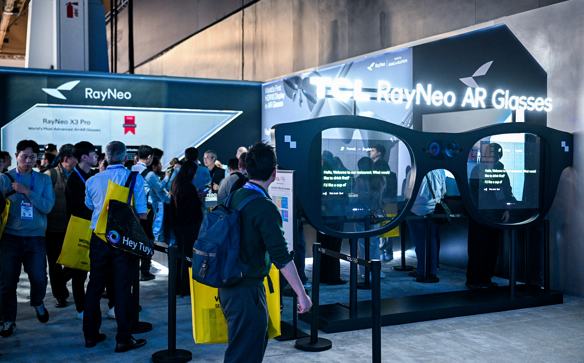 �׿�eSIM AR�۾�����CES��������Я����Ʒ��չ